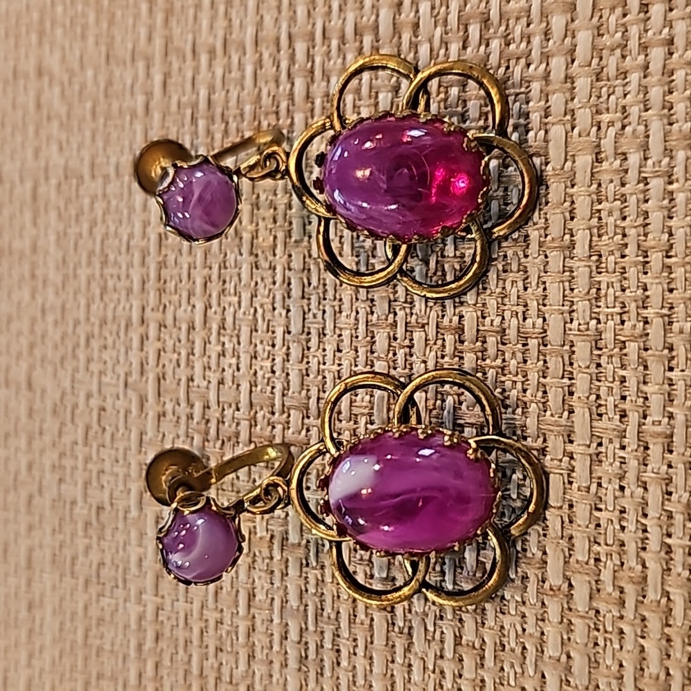 Vintage marbled purple flower dangle screwback earrings - Picture 1 of 9